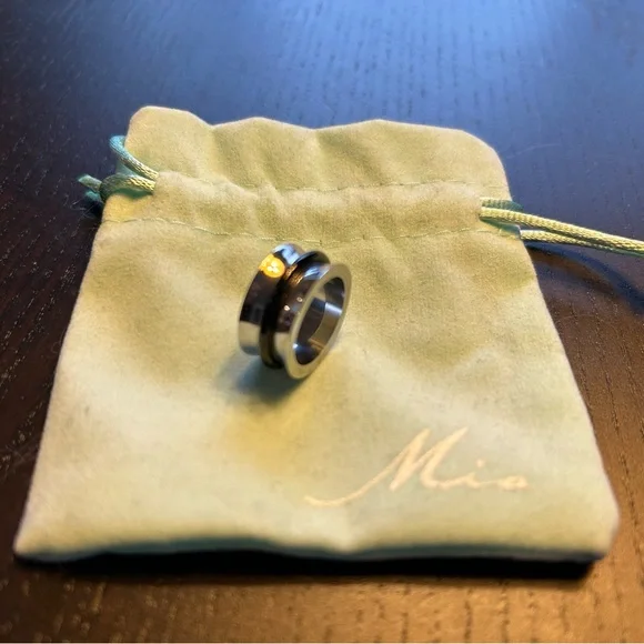 MIA ring - Picture 1 of 2